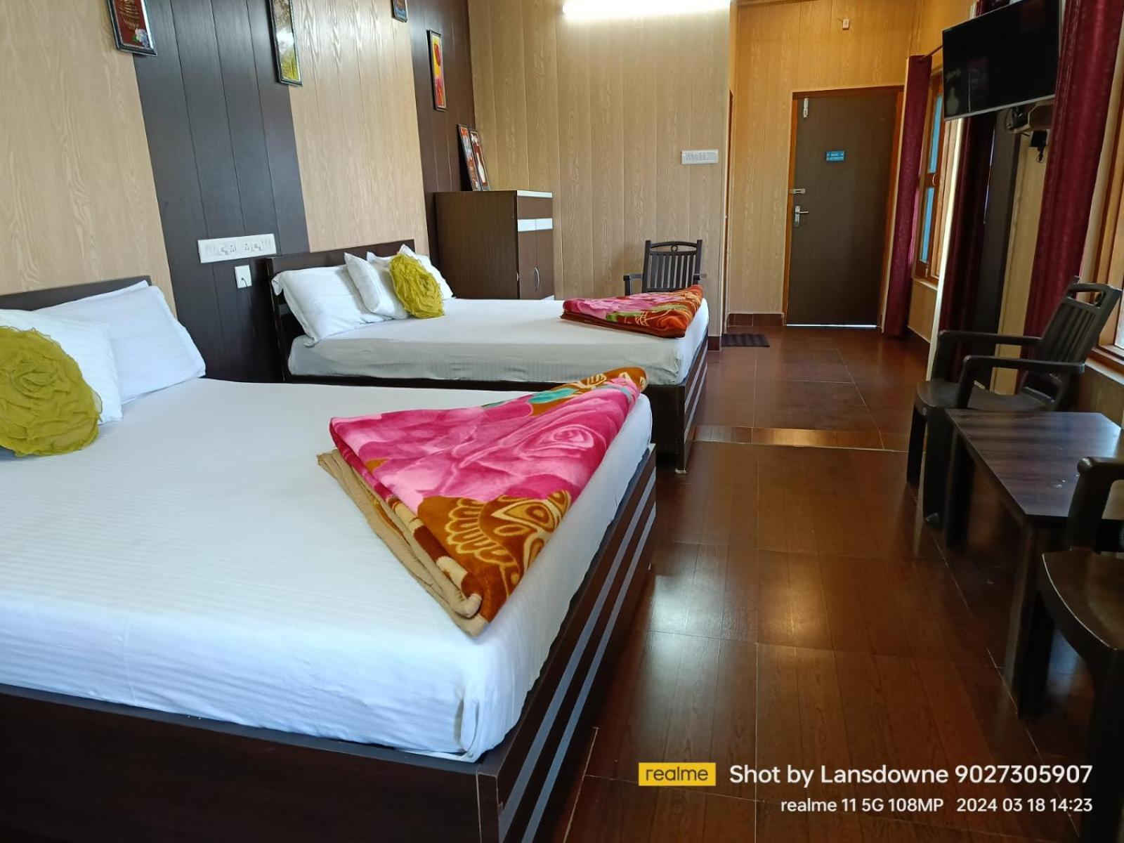 Joshi Holiday Home Stay 兰斯顿 外观 照片