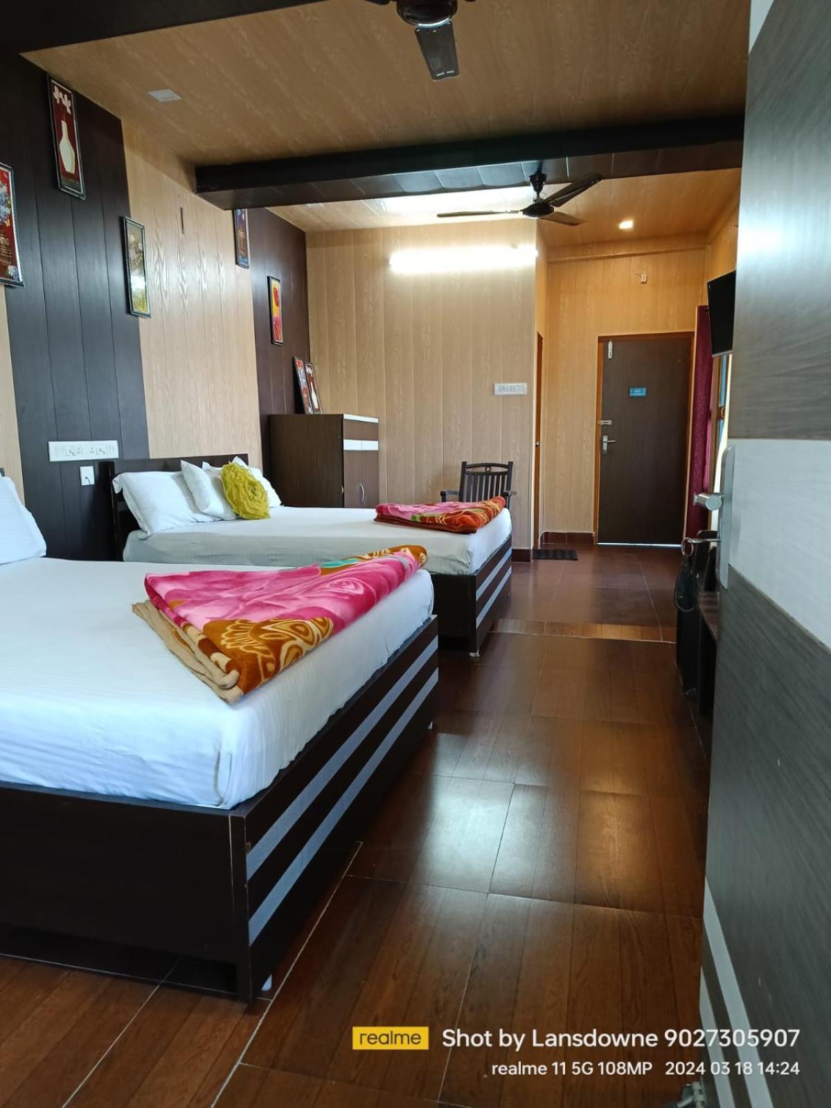 Joshi Holiday Home Stay 兰斯顿 外观 照片